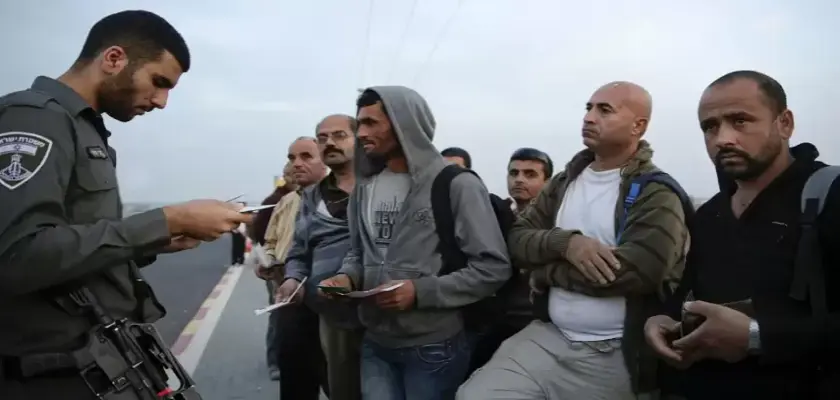 قانون إسرائيلي جديد يفرض السجن حتى 4 سنوات على العمال الفلسطينيين دون تصاريح